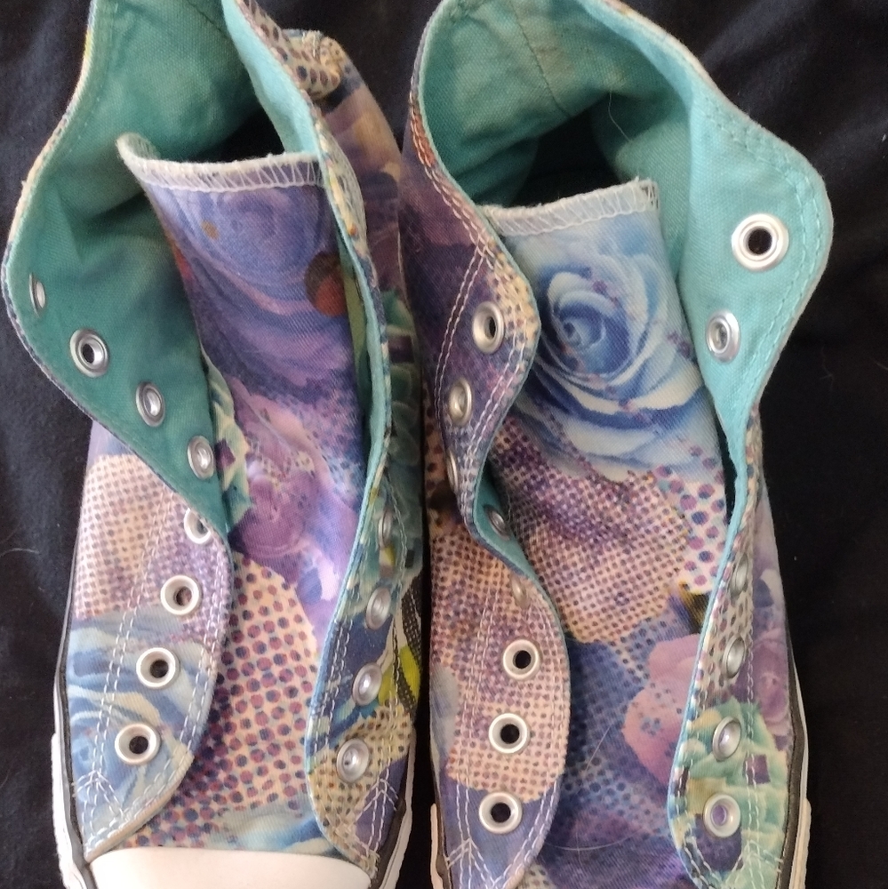 Converse hi-tops womens size 9 Dot flowers